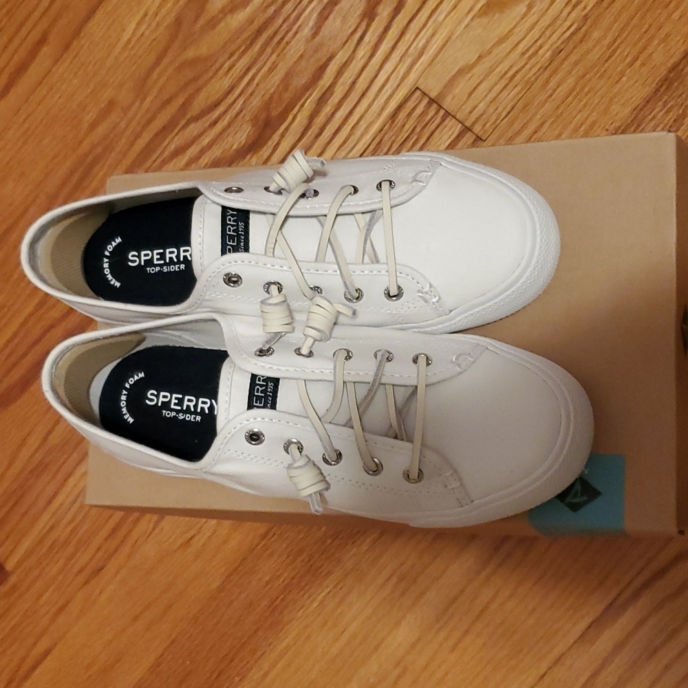 New w/ box Sperry shoes